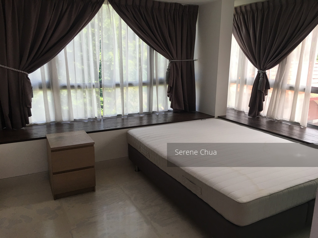 Alexis thumbnail photo